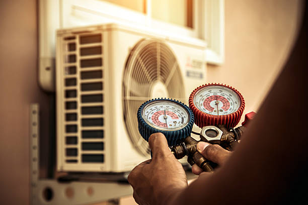 Professional Hvac technician working in Bellaire, TX